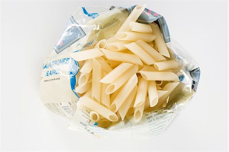 penne - Gluten-free penne pasta made from rice Foto de stock - Sin royalties Premium, Código: 695-05780034