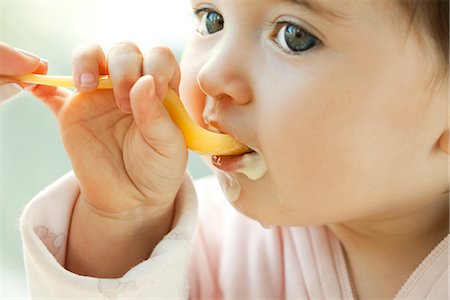 food and baby - Infant learning to eat with a spoon Stock Photo - Premium Royalty-Free, Code: 695-05780175