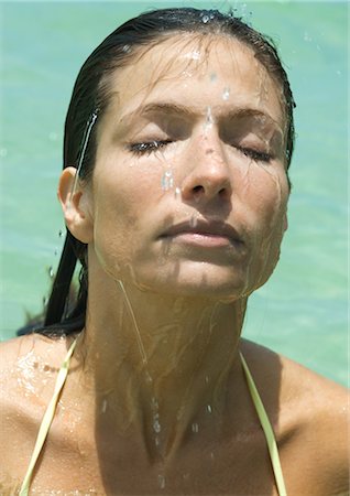 simsearch:696-03400450,k - Woman's wet face, close-up, water in background Stock Photo - Premium Royalty-Free, Code: 695-03374152