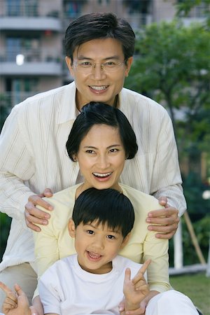 simsearch:696-03401226,k - Family, smiling at camera, portrait Stock Photo - Premium Royalty-Free, Code: 695-03374910