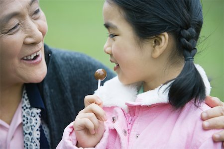 simsearch:632-05401213,k - Girl with grandmother, eating lollipop Fotografie stock - Premium Royalty-Free, Codice: 695-03374935