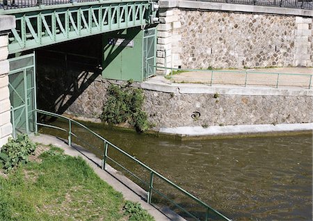 Bridge over canal Stock Photo - Premium Royalty-Free, Code: 695-03375003