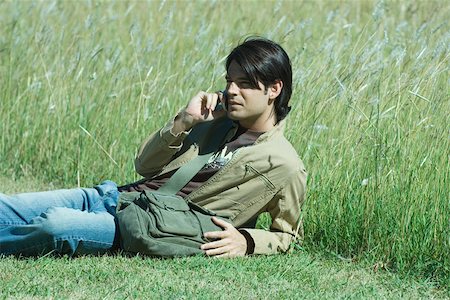 simsearch:633-01574322,k - Man lying in grass, using cell phone Stock Photo - Premium Royalty-Free, Code: 695-03375403