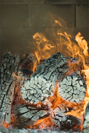 Logs burning in wood oven Foto de stock - Sin royalties Premium, Código: 695-03375511