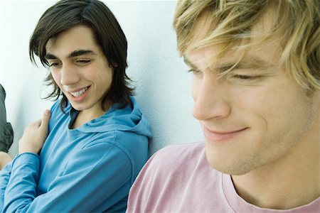 simsearch:632-01154764,k - Young man and teen boy smiling, close-up Foto de stock - Royalty Free Premium, Número: 695-03375698