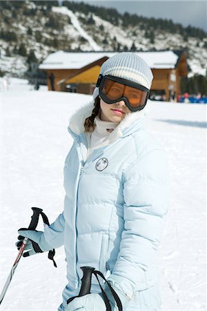 simsearch:695-03389446,k - Adolescente portant la combinaison de ski et lunettes de protection, à la recherche de suite Photographie de stock - Premium Libres de Droits, Code: 695-03376502