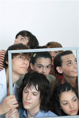 simsearch:695-05766967,k - Group of young friends holding up picture frame, looking in different directions, portrait Stock Photo - Premium Royalty-Free, Code: 695-03376790