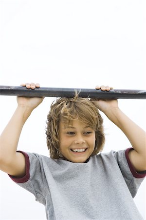 simsearch:695-03378657,k - Boy hanging from metal bar, smiling, cropped view Foto de stock - Sin royalties Premium, Código: 695-03377181