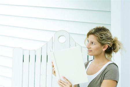 simsearch:695-03377942,k - Woman sitting on bench, holding book, looking away Stock Photo - Premium Royalty-Free, Code: 695-03377943