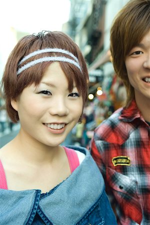 simsearch:693-03312841,k - Young couple smiling at camera, cropped view Fotografie stock - Premium Royalty-Free, Codice: 695-03378403