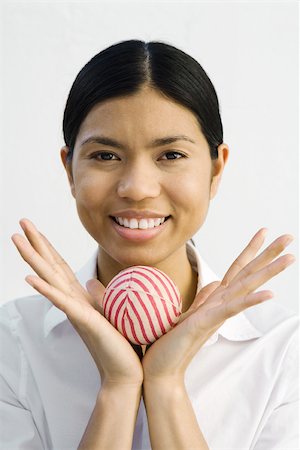 simsearch:695-03390134,k - Young woman holding ball in hands, smiling at camera, portrait Stock Photo - Premium Royalty-Free, Code: 695-03378892