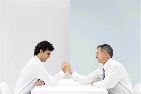 silhouette two people balancing - Two businessmen arm wrestling, eyes closed, side view Foto de stock - Sin royalties Premium, Código: 695-03379223