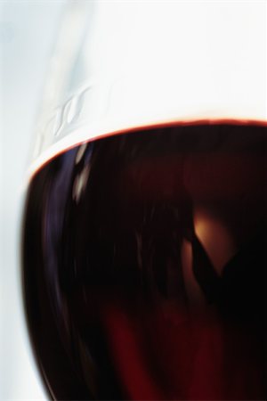 simsearch:633-02417840,k - Rotwein im Glas Wein, extreme Nahaufnahme Stockbilder - Premium RF Lizenzfrei, Bildnummer: 695-03379265