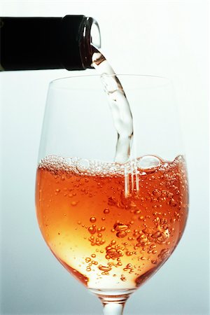 pour of liquor - Vin rosé versé Photographie de stock - Premium Libres de Droits, Code: 695-03379263