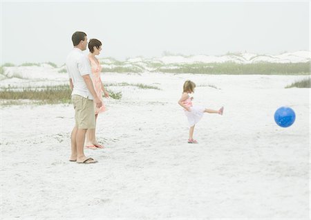 simsearch:696-03397536,k - Family at the beach, parents watching as little girl kicks ball Stock Photo - Premium Royalty-Free, Code: 695-03373514