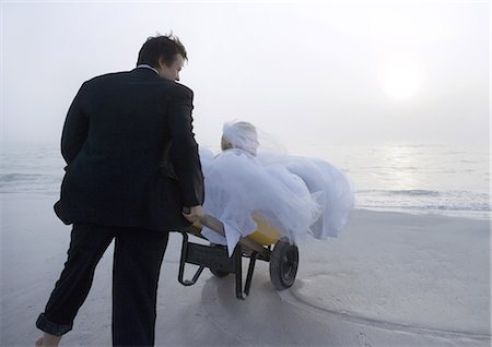 running marriage - Scene from beach wedding Stock Photo - Premium Royalty-Free, Code: 695-03373658