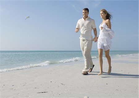 floridian - Couple running on beach Stock Photo - Premium Royalty-Free, Code: 695-03373710
