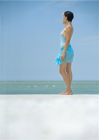 simsearch:695-03373919,k - Woman standing on beach, looking at horizon Stock Photo - Premium Royalty-Free, Code: 695-03373918