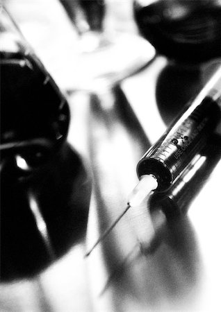science laboratory black white - Syringe, close-up, B&W Stock Photo - Premium Royalty-Free, Code: 695-03384305