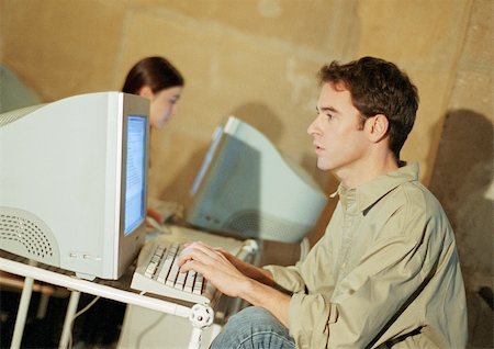 simsearch:632-01146071,k - Man and woman working on computers Foto de stock - Sin royalties Premium, Código: 695-03384682