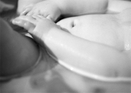 simsearch:695-03384923,k - Baby in bath, mid section, close-up, b&w Stock Photo - Premium Royalty-Free, Code: 695-03384940