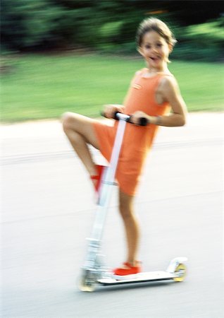 Girl riding scooter, blurred motion Foto de stock - Sin royalties Premium, Código: 695-03385084