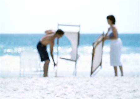 Deux adultes chaises pliantes sur plage, floues Photographie de stock - Premium Libres de Droits, Code: 695-03385219