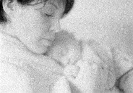 simsearch:632-01141193,k - Mother holding sleeping infant on chest, b&w Foto de stock - Sin royalties Premium, Código: 695-03385476