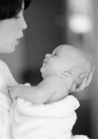 simsearch:632-01141193,k - Mother holding infant, side view, b&w Foto de stock - Sin royalties Premium, Código: 695-03385485