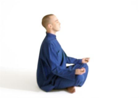 simsearch:695-05776390,k - Man sitting in lotus position, meditating, side view Foto de stock - Sin royalties Premium, Código: 695-03385753