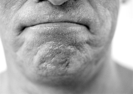 Bouche de l'homme mûr et menton, très gros plan, b&w Photographie de stock - Premium Libres de Droits, Code: 695-03385971