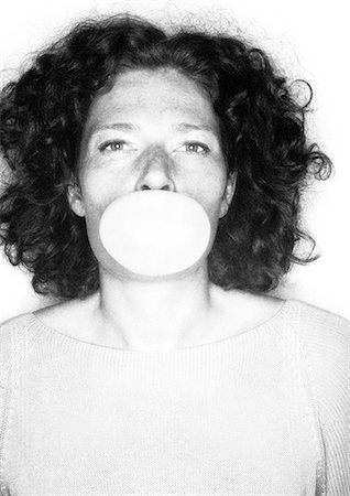 regression - Woman blowing bubble with gum, portrait Stock Photo - Premium Royalty-Free, Code: 695-03387105