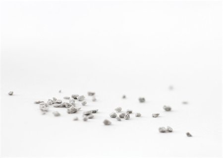 simsearch:696-03395596,k - Scattered gravel on white background Stock Photo - Premium Royalty-Free, Code: 695-03388164