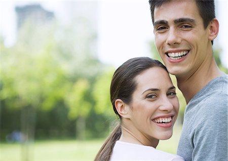 simsearch:695-03388448,k - Young couple in urban park, close-up Fotografie stock - Premium Royalty-Free, Codice: 695-03388319