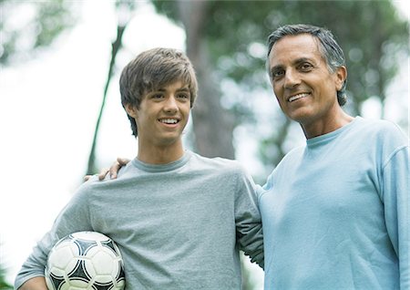 Homme d'âge mûr avec petit-fils adolescent Photographie de stock - Premium Libres de Droits, Code: 695-03388859