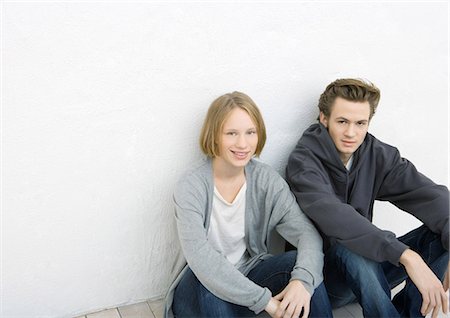 simsearch:695-05764970,k - Young man and woman sitting on ground, leaning against wall Stock Photo - Premium Royalty-Free, Code: 695-03388930