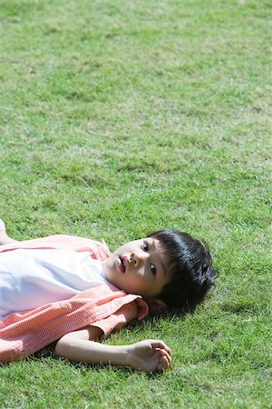 simsearch:695-03378158,k - Boy lying on grass Fotografie stock - Premium Royalty-Free, Codice: 695-03388956