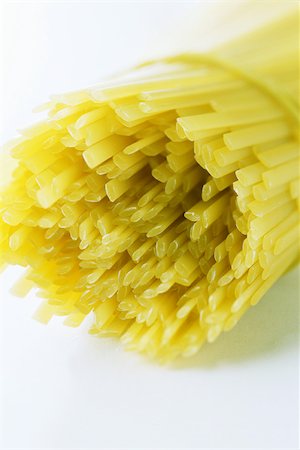 Bundle de linguini Photographie de stock - Premium Libres de Droits, Code: 695-03389106
