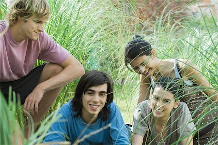 simsearch:693-06668076,k - Group of young friends in tall grass Stock Photo - Premium Royalty-Free, Code: 695-03389177