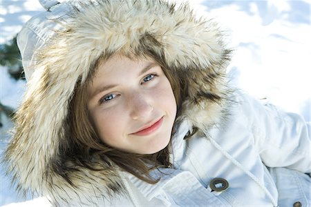 simsearch:696-03401780,k - Teenager tragen Parka im Schnee, Porträt Stockbilder - Premium RF Lizenzfrei, Bildnummer: 695-03389331