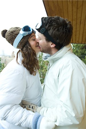 simsearch:632-03779625,k - Young couple kissing, face to face, dressed in winter clothing, side view Stock Photo - Premium Royalty-Free, Code: 695-03389447