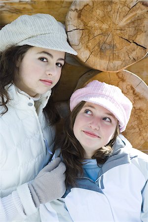 simsearch:695-03389357,k - Two young friends smiling, wearing caps. one looking at camera, portrait Stock Photo - Premium Royalty-Free, Code: 695-03389453