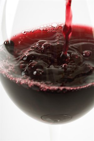 simsearch:700-00269524,k - Red wine pouring into glass, close-up Foto de stock - Sin royalties Premium, Código: 695-03389885