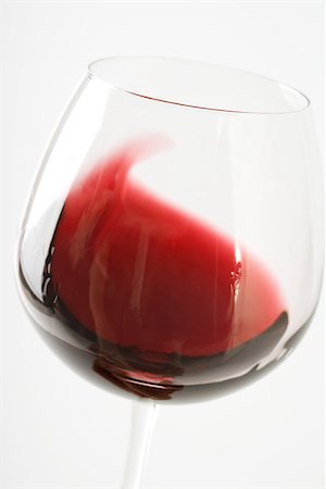 remolino - Vin rouge en fait rage en verre, gros plan Photographie de stock - Premium Libres de Droits, Code: 695-03389904