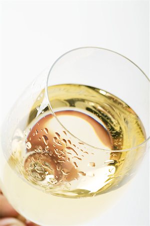 Glass of chilled white wine, close-up, high angle view Foto de stock - Sin royalties Premium, Código: 695-03389905