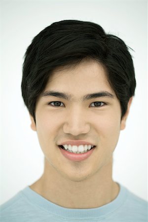 simsearch:695-03390134,k - Young man smiling at camera, portrait Stock Photo - Premium Royalty-Free, Code: 695-03380223