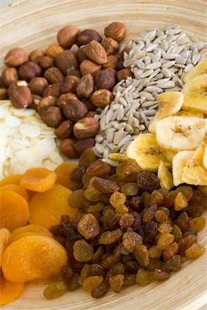 simsearch:695-05771477,k - Plate of dried fruits and nuts Foto de stock - Sin royalties Premium, Código: 695-03380435