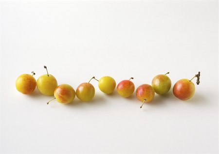 simsearch:633-02345856,k - Mirabelle plums in line Stock Photo - Premium Royalty-Free, Code: 695-03380778