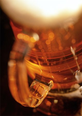 Bierkrug mit Henkel, Nahaufnahme Stockbilder - Premium RF Lizenzfrei, Bildnummer: 695-03381084