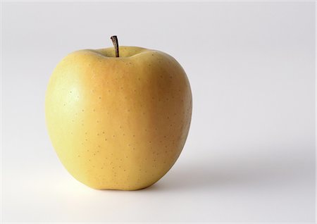 simsearch:695-03381493,k - Yellow apple, close-up Fotografie stock - Premium Royalty-Free, Codice: 695-03381474